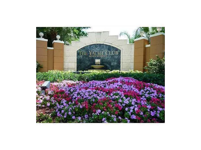 Building Photo - 19999 E Country Club Dr #3