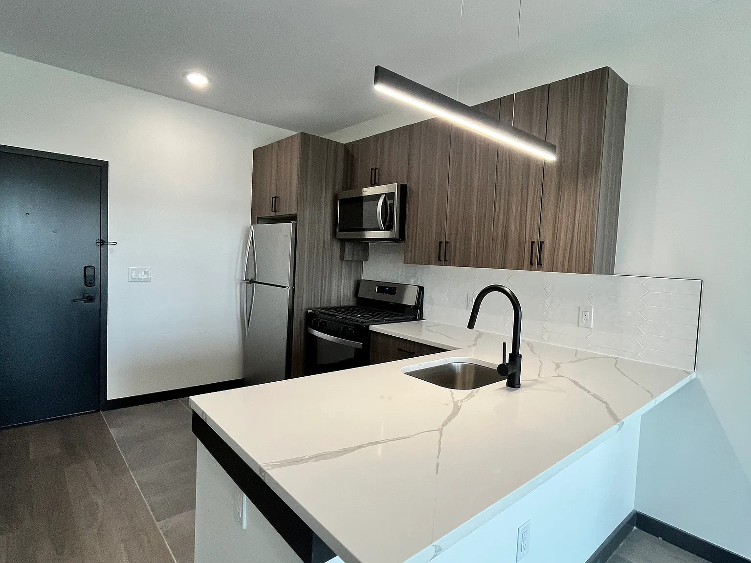 1 bed, 650 sqft, $2,400 — Photo 2