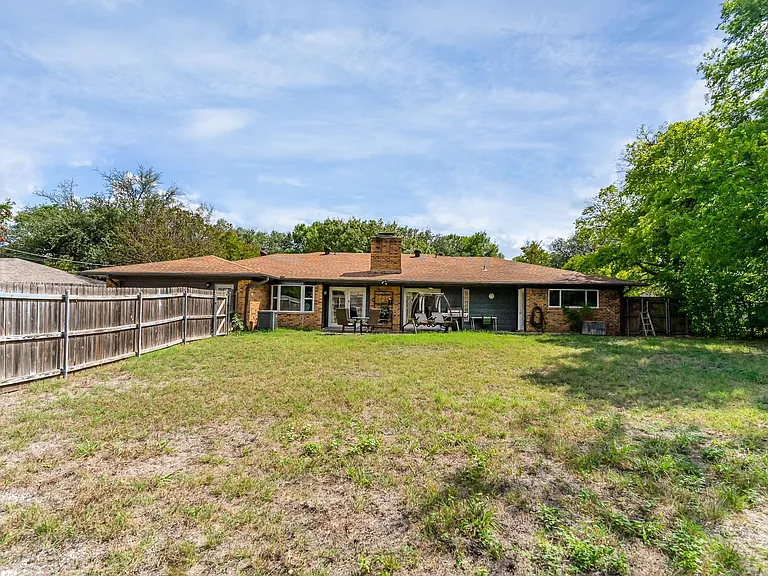 6207 Linden Ln — Photo 4