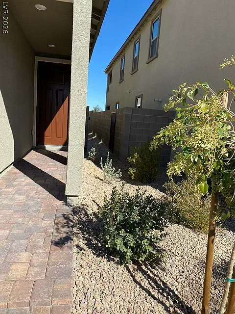 4 bed, 2.5 bath, 2107 sqft, $2,995 — Photo 2