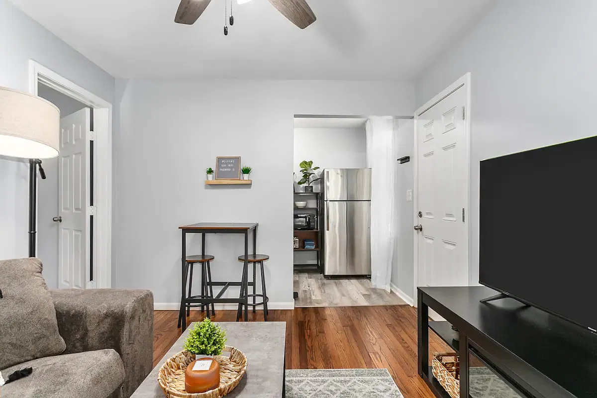 1 bed, 700 sqft, $849 — Photo 3