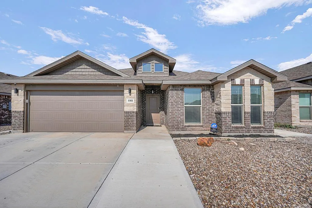 4 bed, 2.0 bath, 2095 sqft, $2,700 — Photo 1