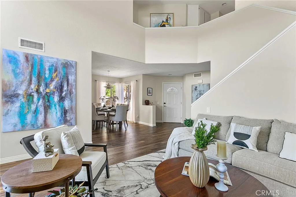 3 bed, 2.5 bath, 1559 sqft, $6,500 — Photo 3