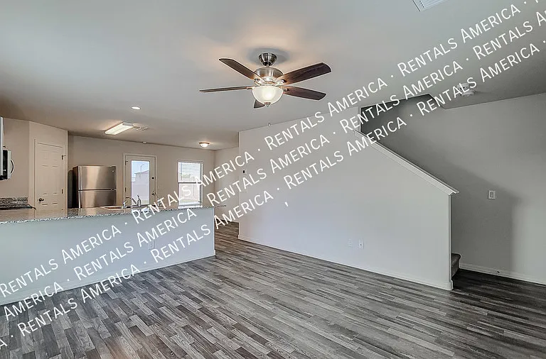 229 E Watson Pl — Photo 14