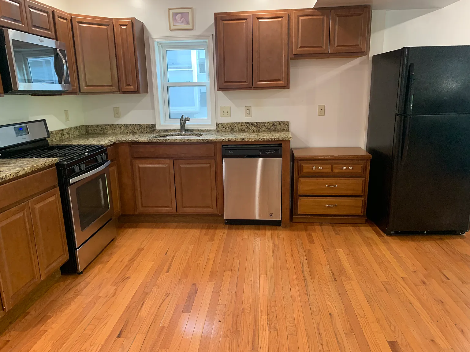 8 bed, 5.5 bath, 2000 sqft, $6,760 — Photo 4