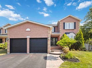 46 Foster Cres, Whitby, ON L1R 1V9