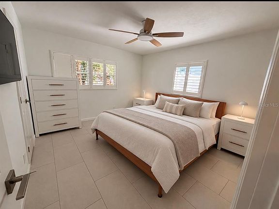 4th image of 3928 E Eden Roc Cir