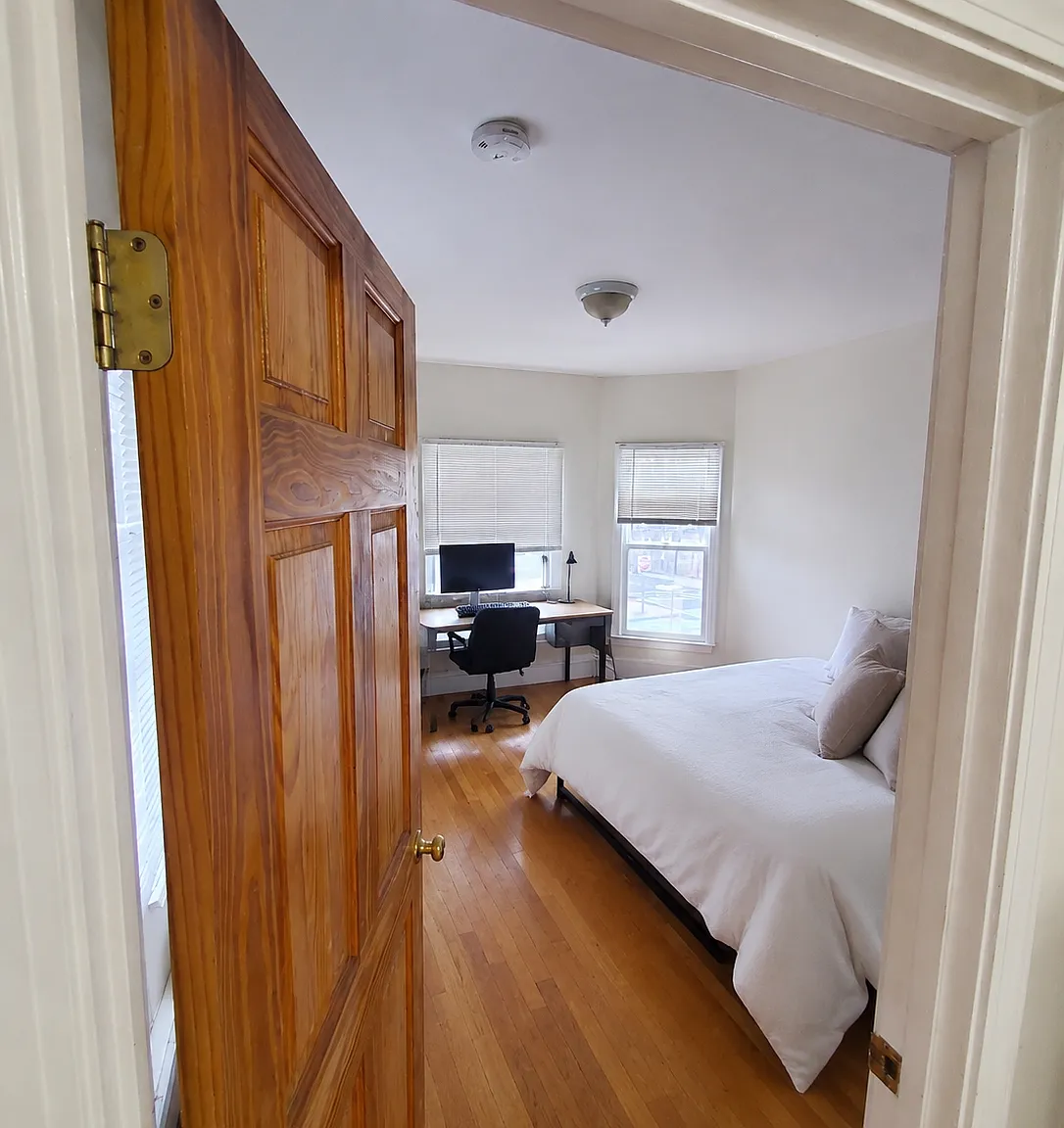 3 bed, 1.0 bath, $3,200 — Photo 4