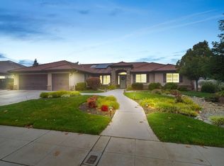 2993 Ashcroft Ave, Clovis, CA