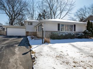 1303 E Greenwood Dr, Mount Prospect, IL 60056