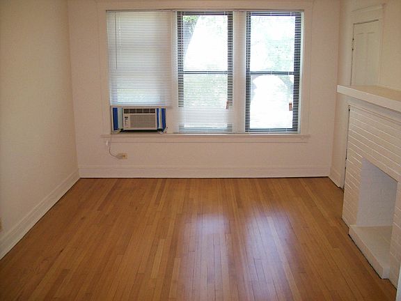 3rd image of 1611 W Barry Ave #A