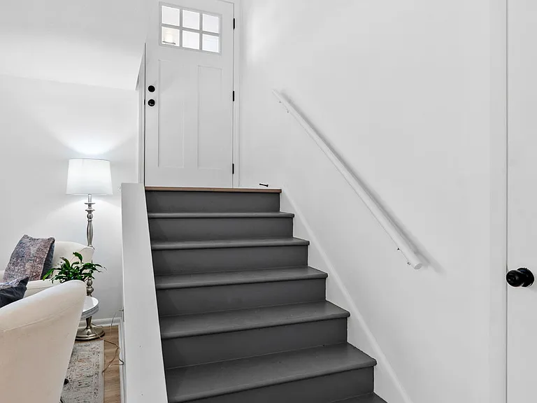 60 Inglewood St — Photo 5