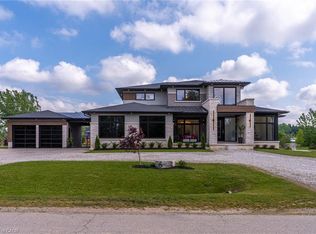 6 Shakespeare Rd, Hamilton, ON L9H 7R5