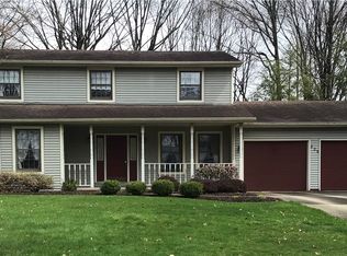 325 Butterfly Ln, Hermitage, PA