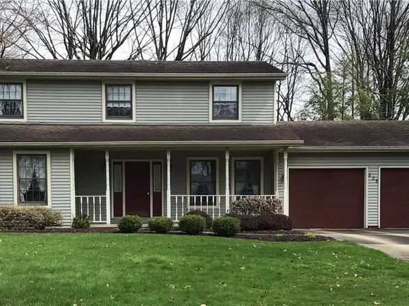 325 Butterfly Ln, Hermitage, PA 16148