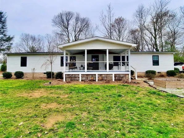 119 Grant Ln, Saluda, NC 28773