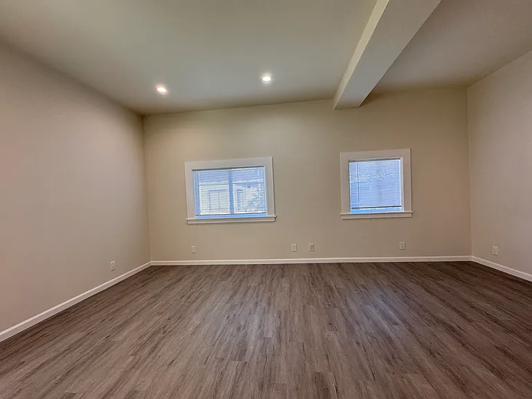 559 Cordova St — Photo 3