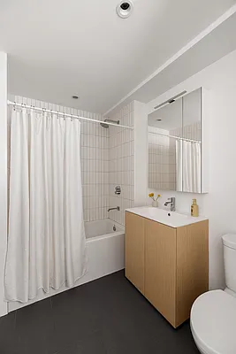 Bathroom, photo 1