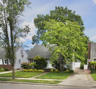 9 Rhodes Drive, New Hyde Park, NY, 11040