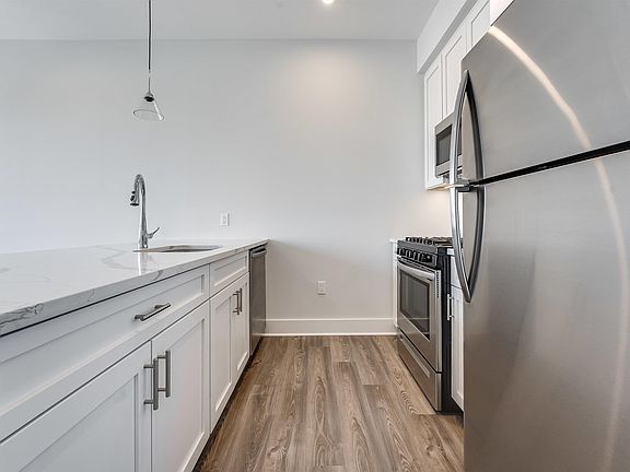 5th image of 658 Grand St #201