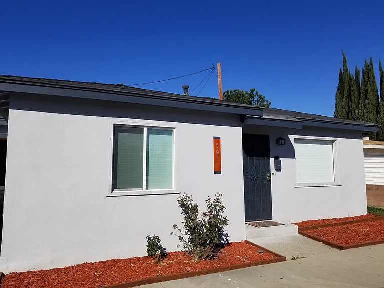 5933 N Gaviota Ave — Photo 1