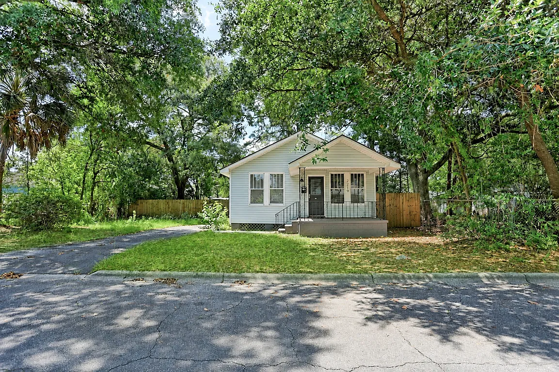 2 bed, 744 sqft, $1,700 — Photo 3