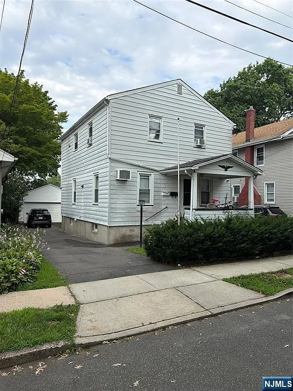 2 bed, 1.0 bath, $2,200 — Photo 1