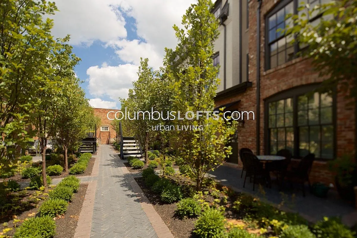 3 bed, 2.5 bath, 1700 sqft, $4,467 — Photo 4