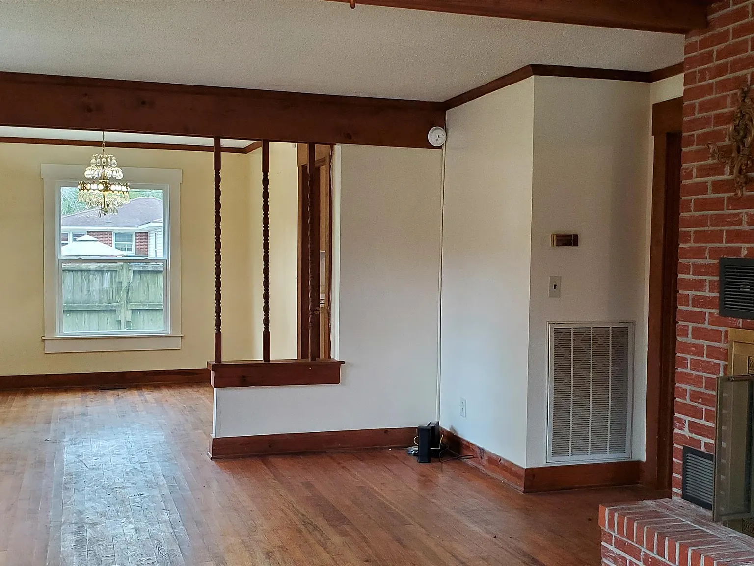 612 Gladstone St - B-Downstairs — Photo 3