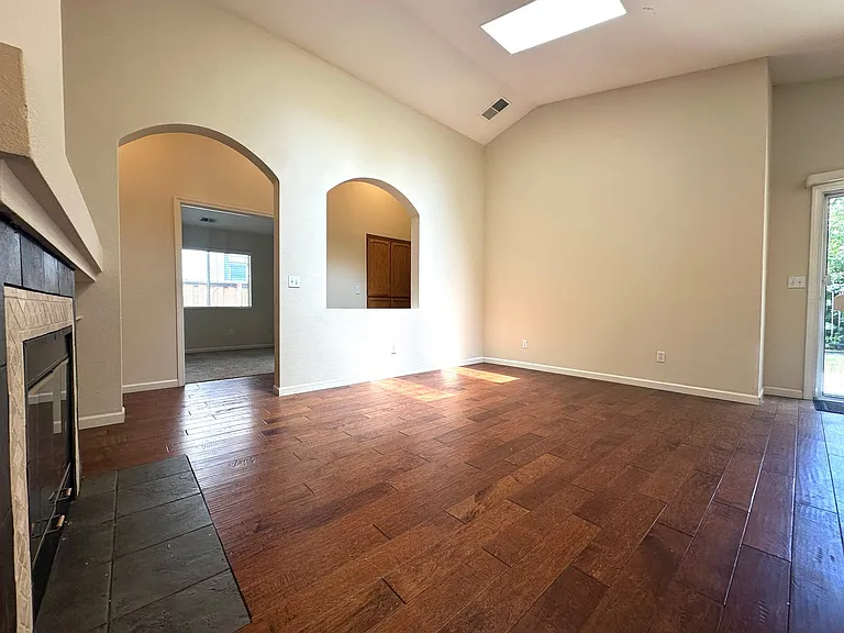 432 Apple Hill Dr — Photo 7