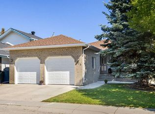125 SW Edgebrook Rd NW, Calgary, AB T3A4N3
