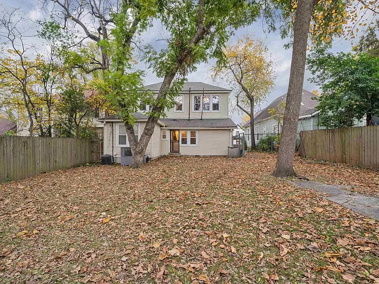 2097 Linden Ave — Photo 19