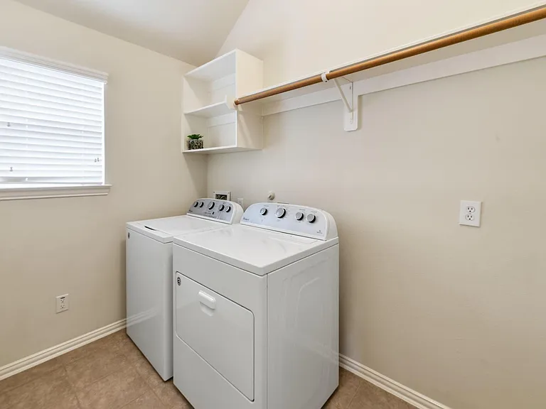 10022 Darrell Springs Ln — Photo 24