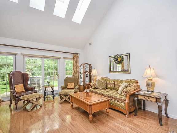 4th image of 132 Pond View Dr