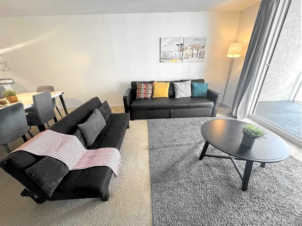 1 SE 12th St, Miami, FL