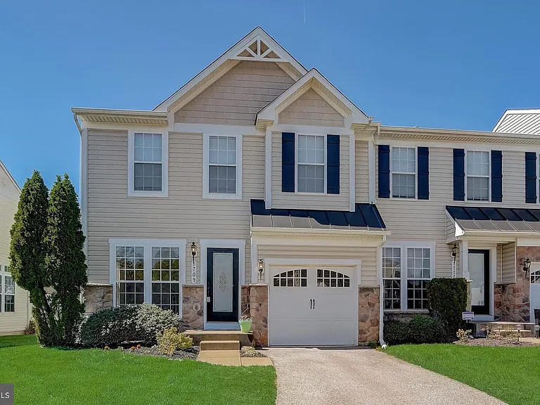 1709 Hayle Dr — Photo 1