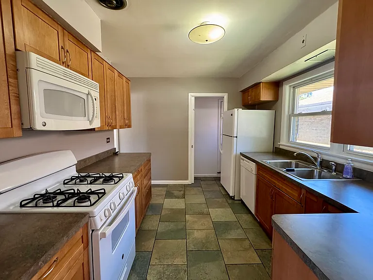 912 N Greenwood Ave — Photo 6