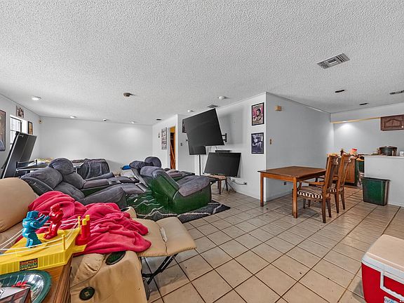 2nd image of 107 Chattington Ct