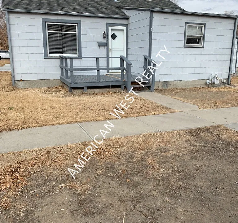 369 W 4th St