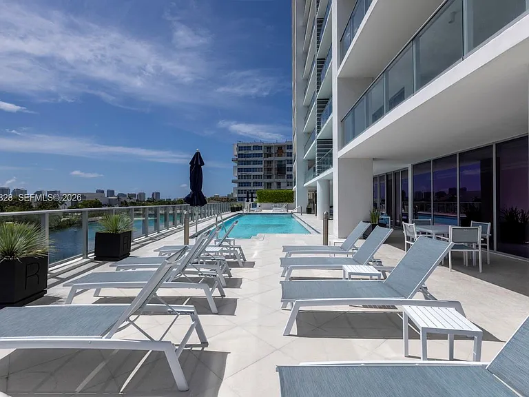 1180 N Federal Hwy #1009 — Photo 39