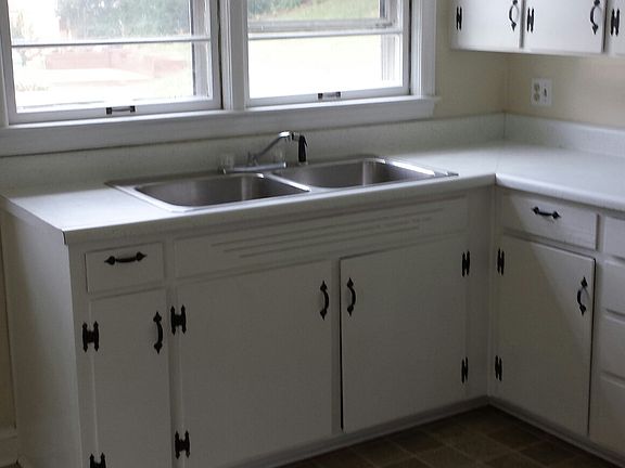 3rd image of 3412 Manassas Dr