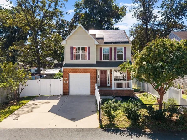 909 8th St, Pasadena, MD 21122