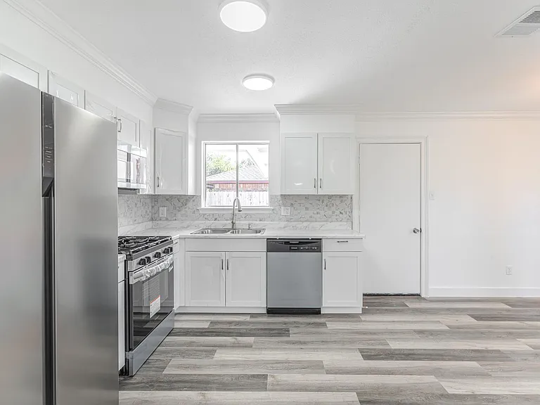 10126 Pine Moss Dr — Photo 8