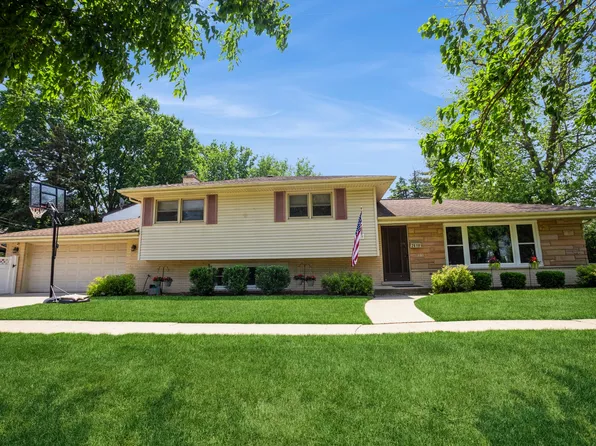 2619 Manor Ln, Park Ridge, IL 60068