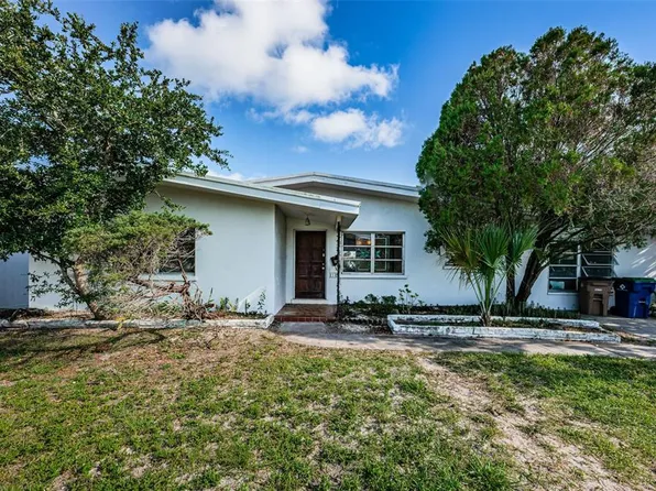 313 La Hacienda Dr, Indian Rocks Beach, FL 33785