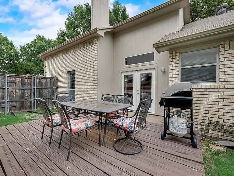 Village Green Dr — Photo 25
