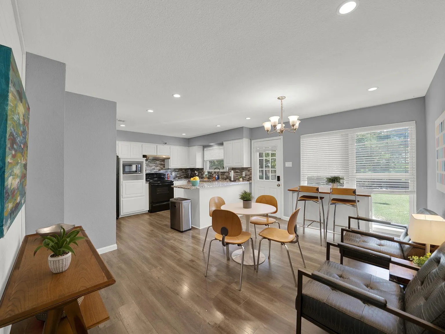 4 bed, 2.0 bath, 1350 sqft, $983 — Photo 4