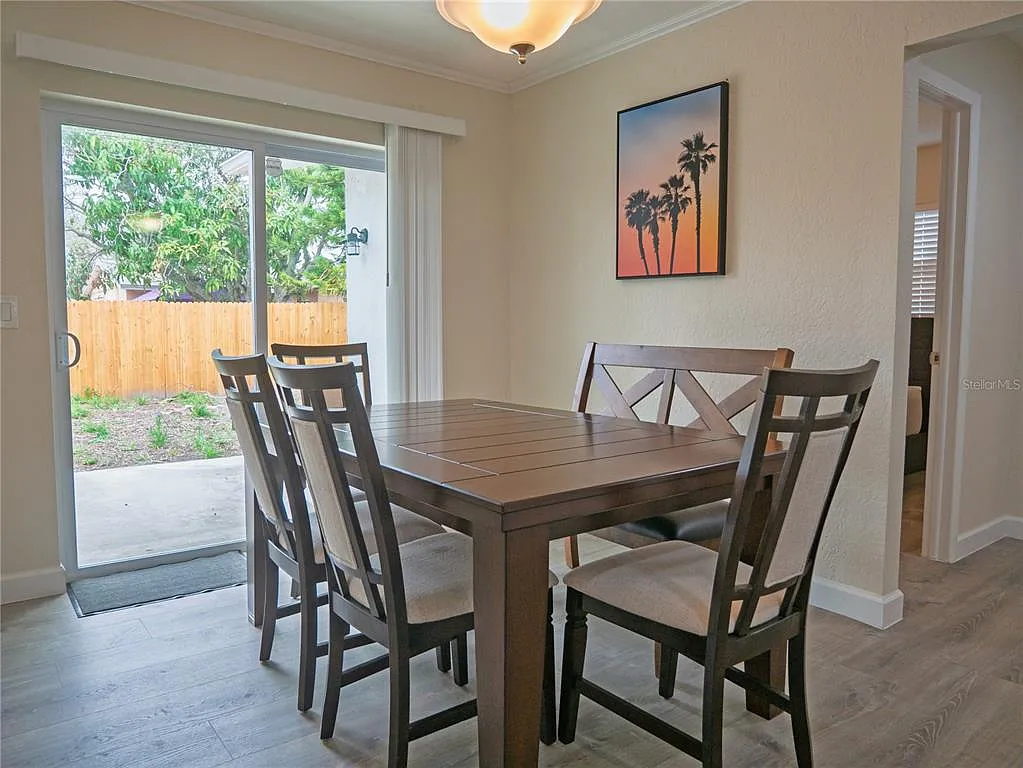 3 bed, 1.0 bath, 976 sqft, $2,150 — Photo 3