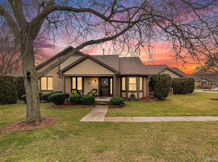 254 Meadow Bridge Dr, Rochester, MI 48307