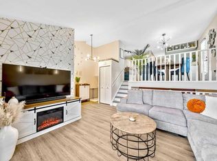 5 S Shawglen Ct SW, Calgary, AB T2Y 2R1